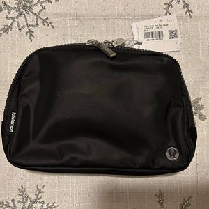 Lululemon Everywhere Belt Bag 2L